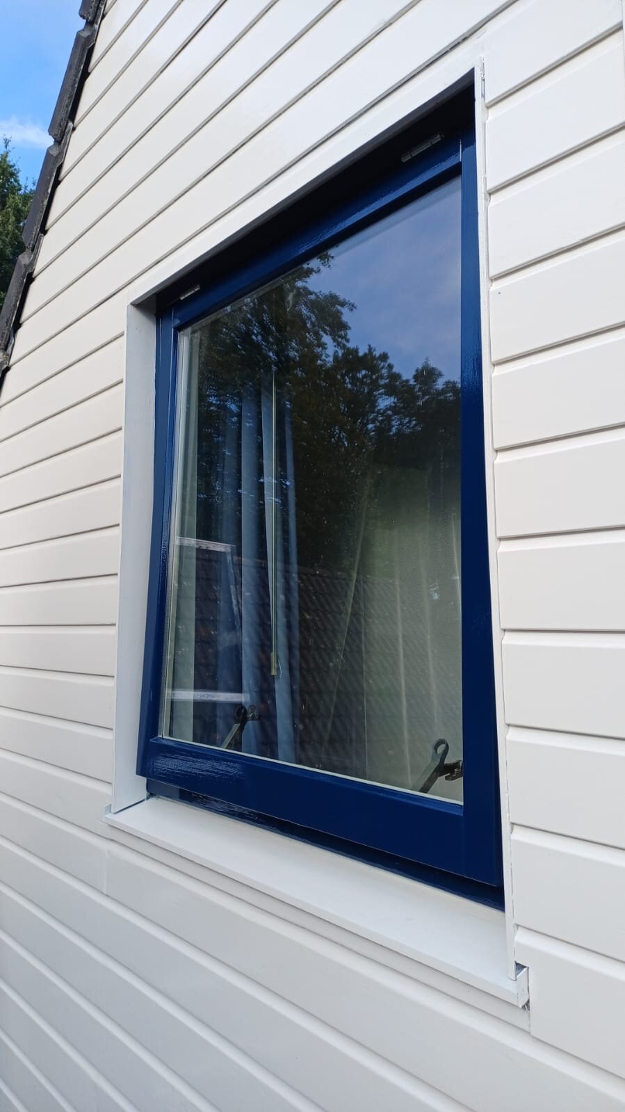 Buitenschilderwerk blauw kozijn