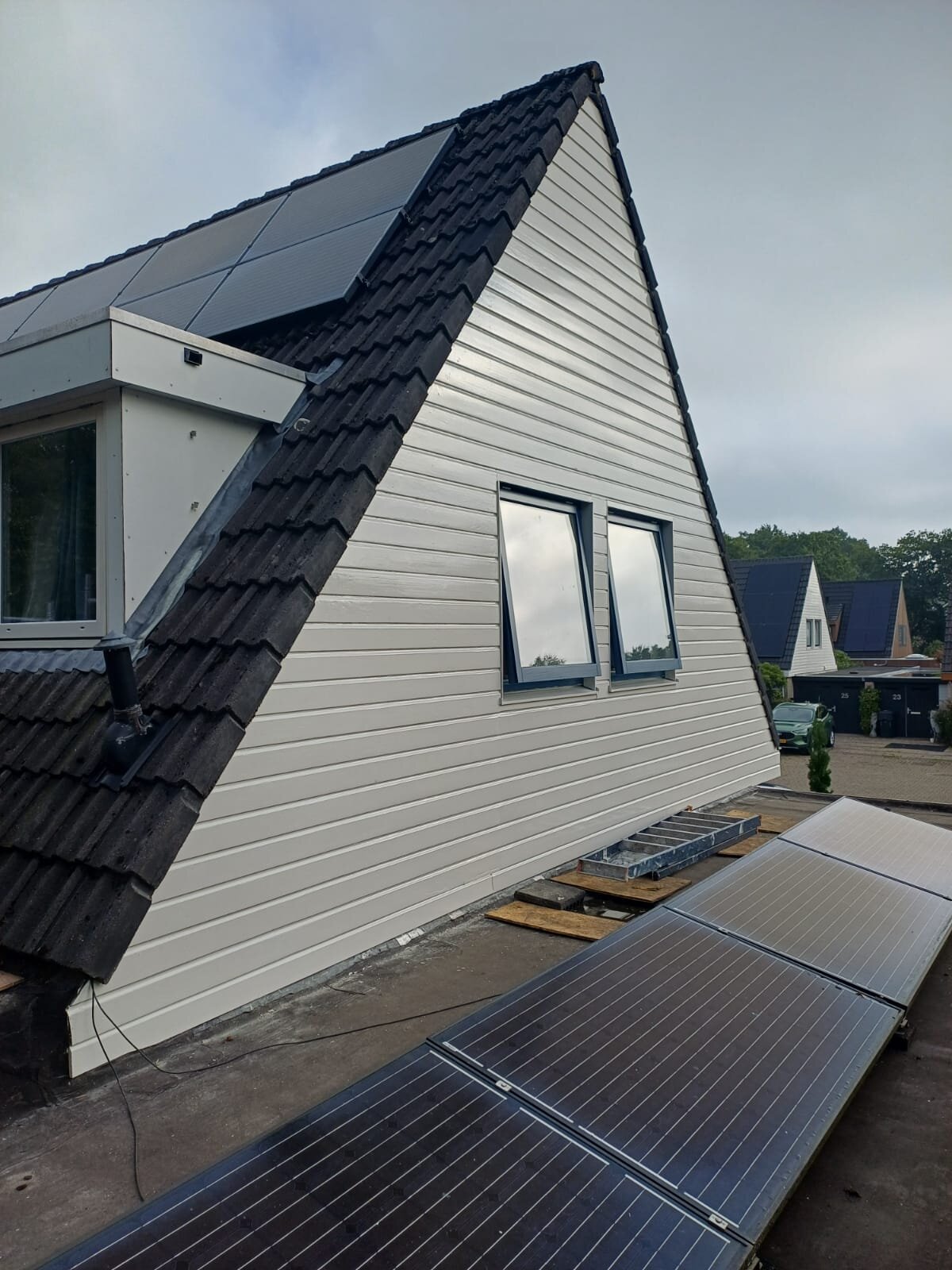Buitenschilderwerk topgevel en kozijnen